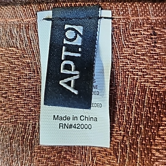 APT.9, SCARF. Copper Ambra animal print. Lightweight 27".X 74". - Picture 5 of 6